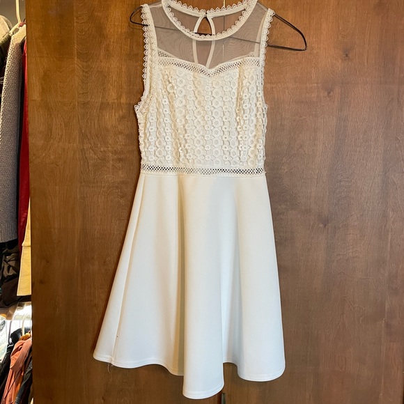 Francesca’s White Dress - only worn once - Picture 3 of 12